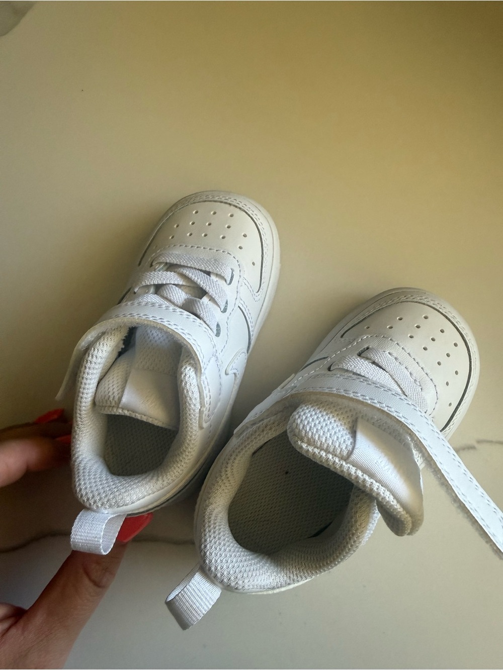 NWOT NIKE SNEAKERS 5c